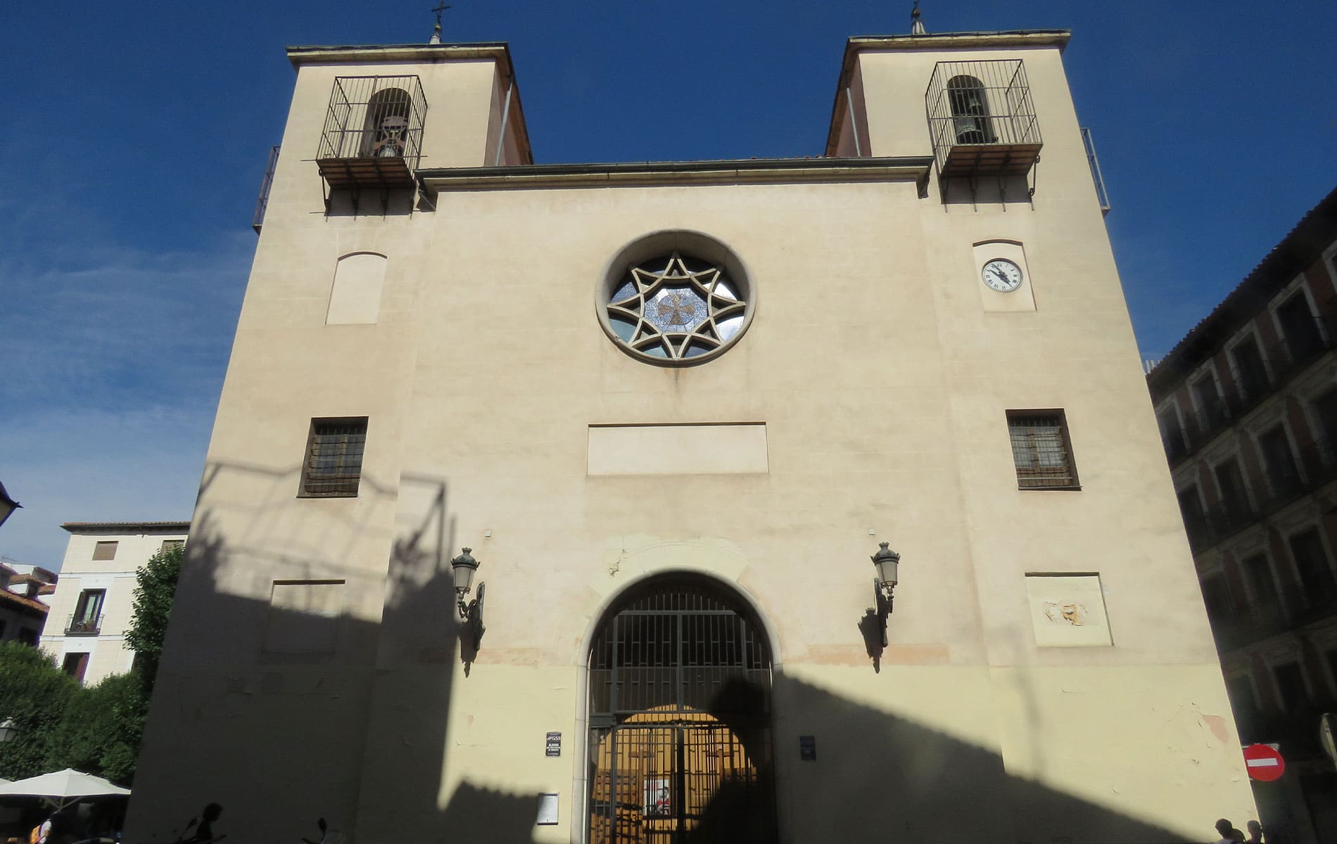 Turismo de Madrid. 107 Iglesia de San Ildefonso. Plaza de San Ildefonso.