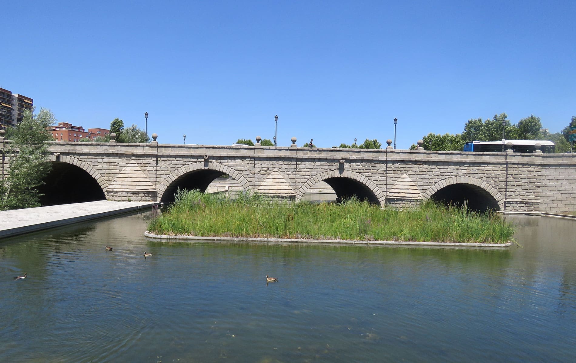 Turismo de Madrid. 120 Puente de Segovia. C/Segovia s/n.