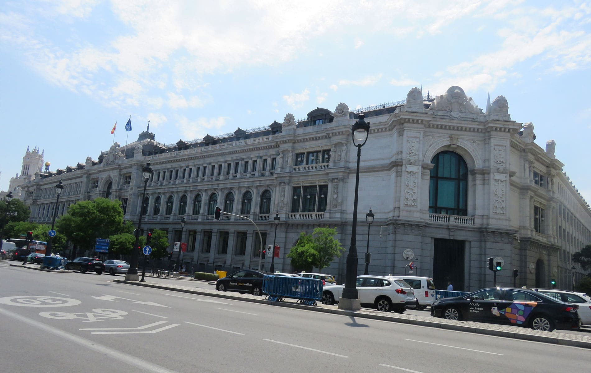 21-Madrid. Edificio del Banco de España.-2