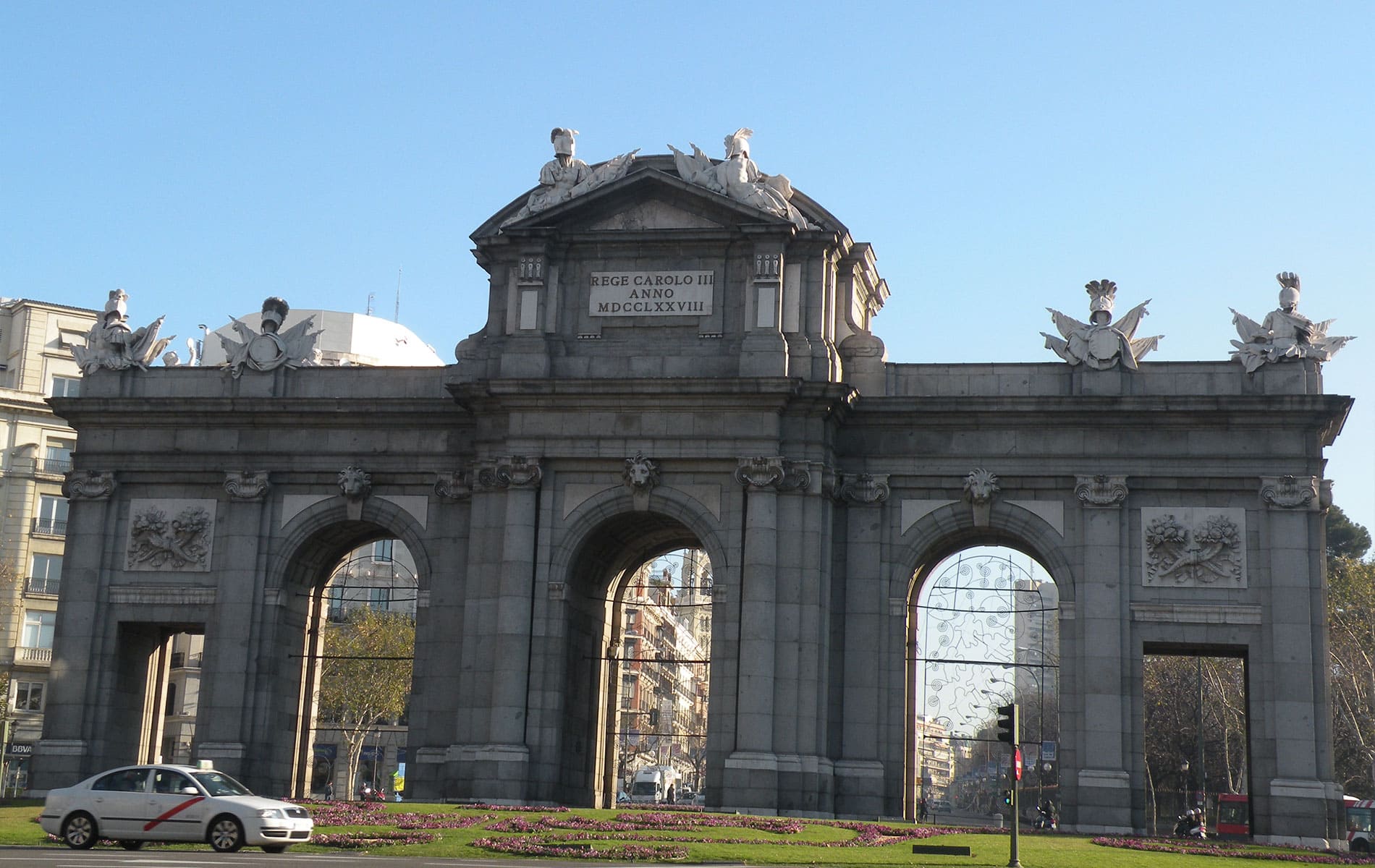 24-Madrid. Puerta de Alcalá.