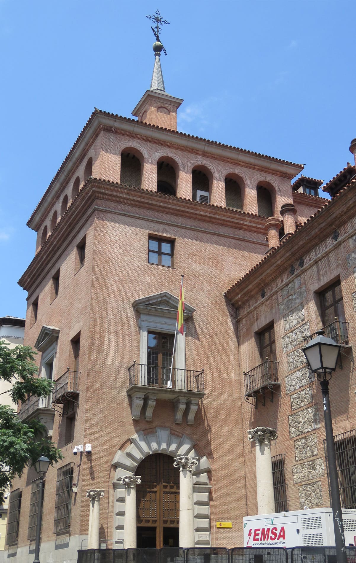 43-Madrid. Casa de las Siete Chimeneas.