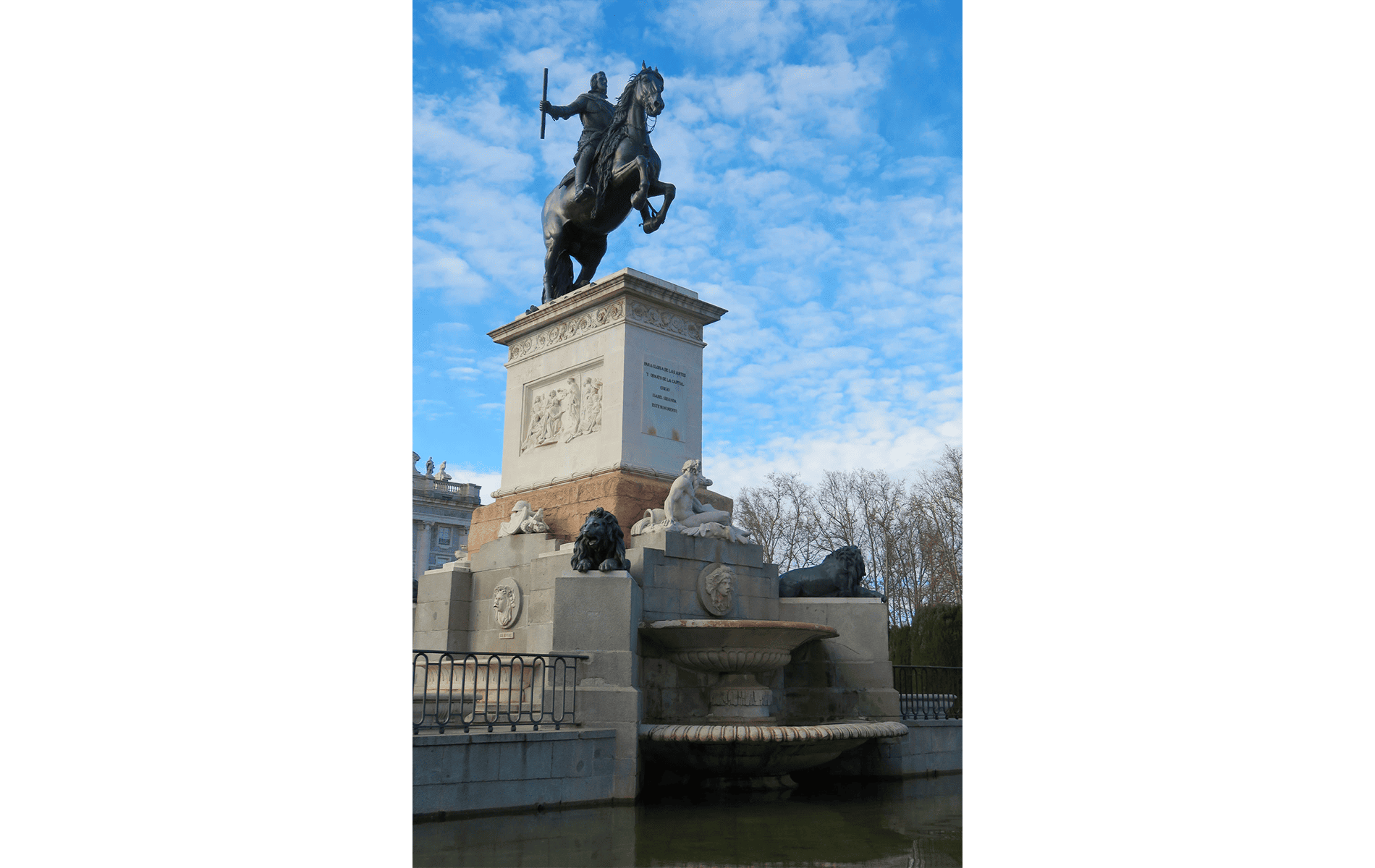 56-Madrid. Plaza de Oriente. Estatua de Felipe IV.