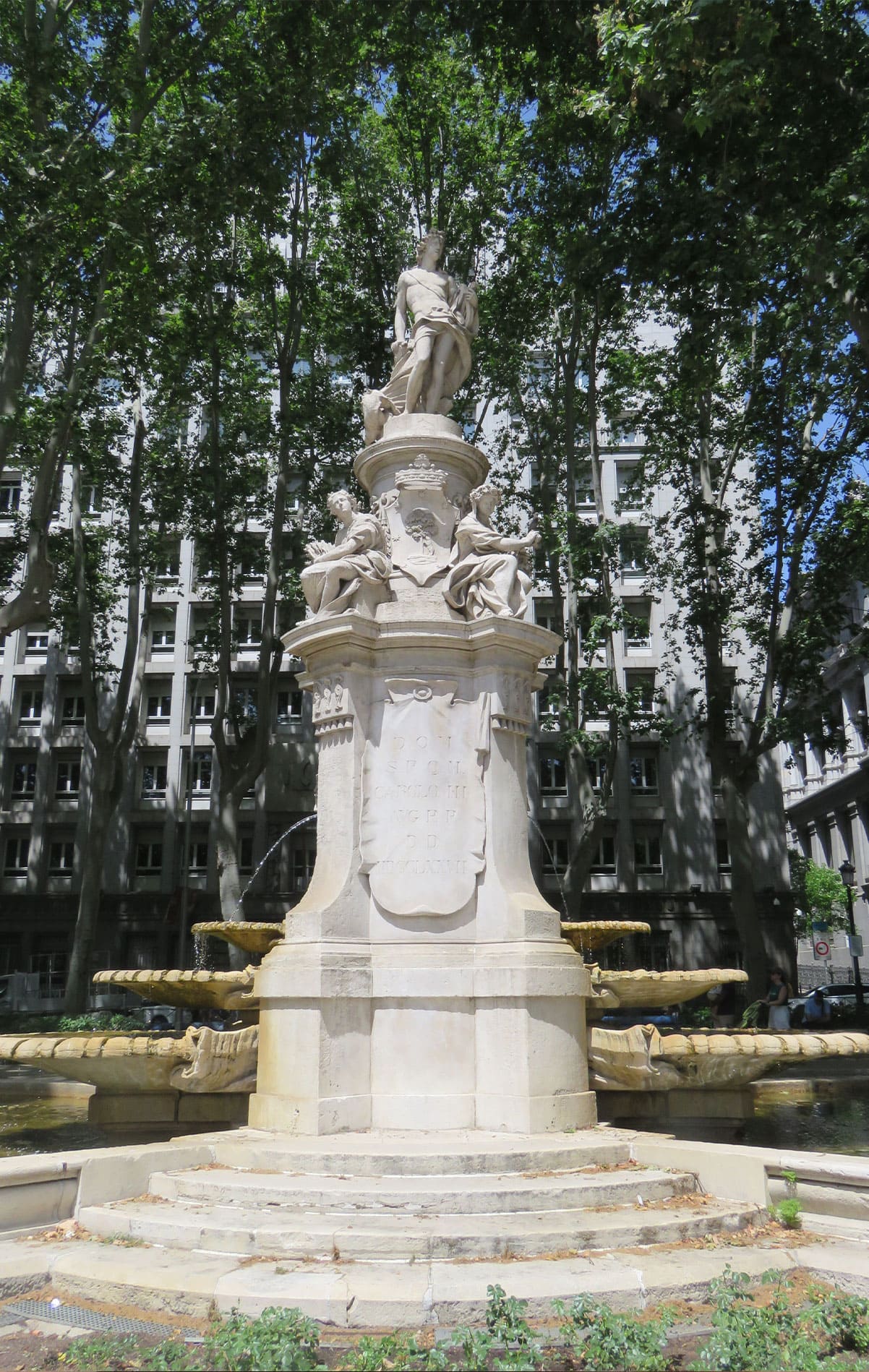 77-Madrid. Fuente de Apolo.