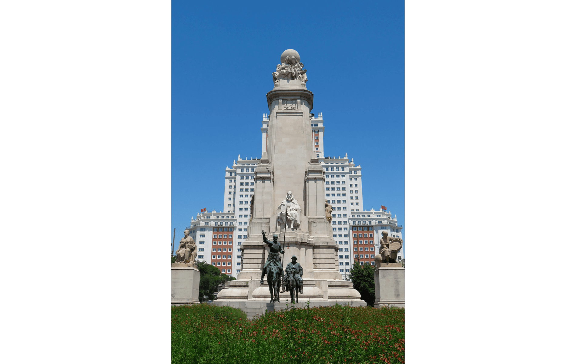 Turismo de Madrid. 96 Monumento a Cervantes. Plaza de España.