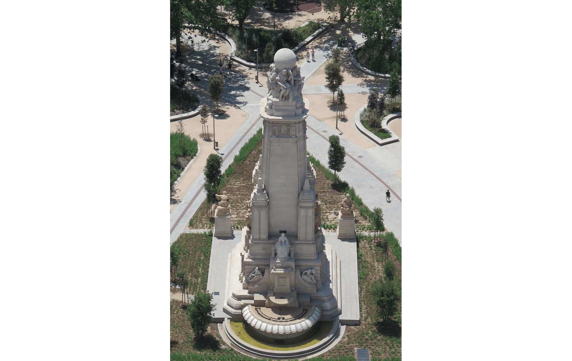 Turismo de Madrid. 96 Monumento a Cervantes. Plaza de España.