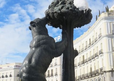 MADRID NEVADO - ESTATUA DEL OSO Y EL MADROÑO.